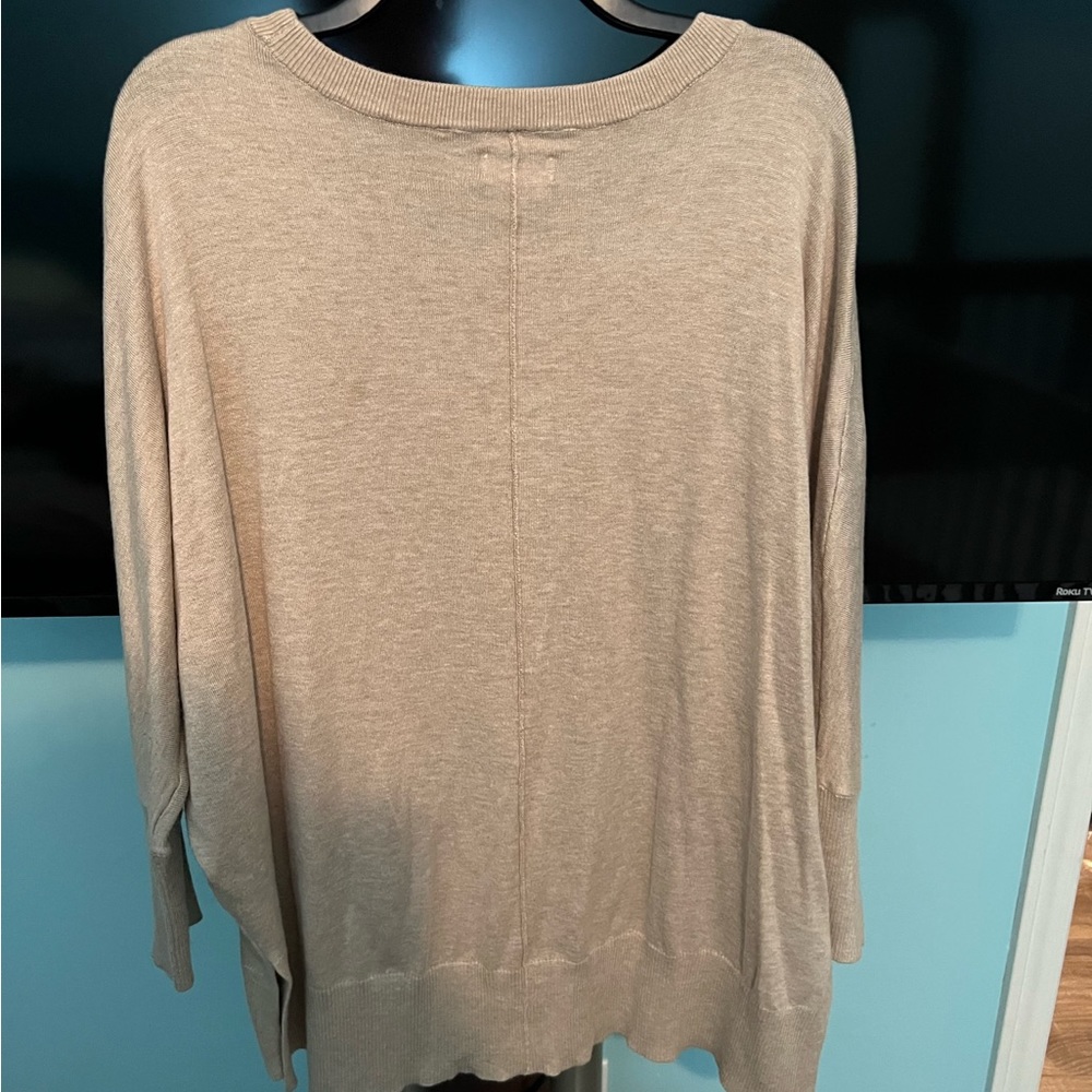 Beige sweater. Size 1x by Wonderly.